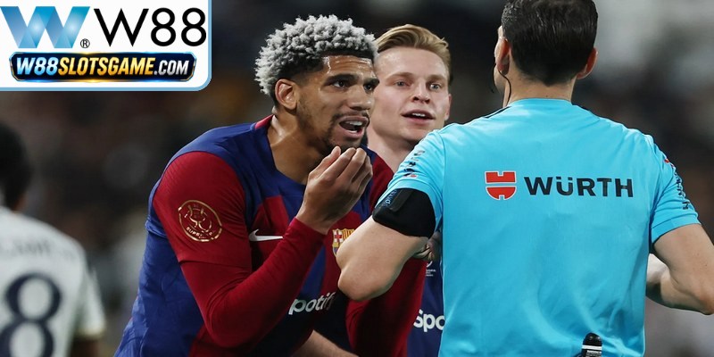 Barca đang tính đưa Ronald Araujo vào thương vụ đổi Cambiaso